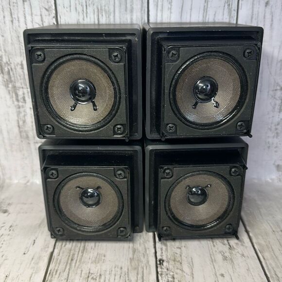 Bose Acoustimass Cube System Speakers set of 2 WORKS TESTED - Picture 4 of 9